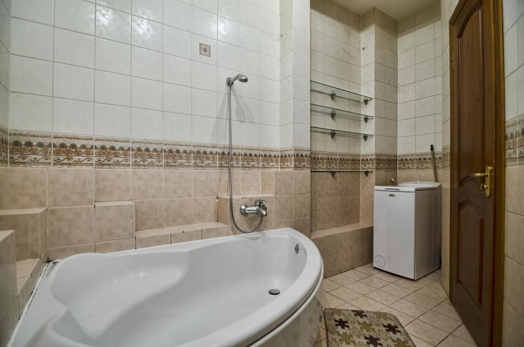 Apartment Hnatuka Center Lviv Eksteriør bilde