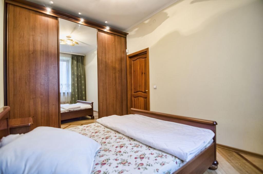 Apartment Hnatuka Center Lviv Eksteriør bilde
